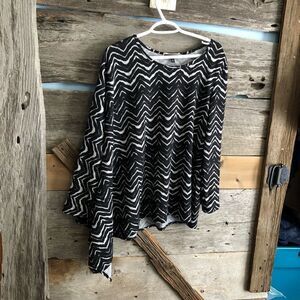 Melanie lyne size large poncho/Sweater, black/Grey one sleeve sweater
